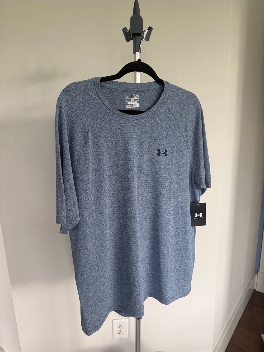 NWT- Men’s XL Under Armour Men's Blue Short Sleeve Loose Performance Tee